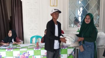 Warga Desa Panyepen Terima Bantuan Beras Bulog, Langkah Nyata Jaga Ketahanan Pangan