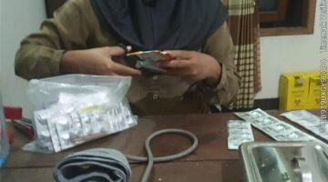 NGAWI – Sebuah usaha rias pengantin di kawasan pemukiman warga di desa ngancar, kecamatan pitu , Kabupaten Ngawi, Jawa Timur,